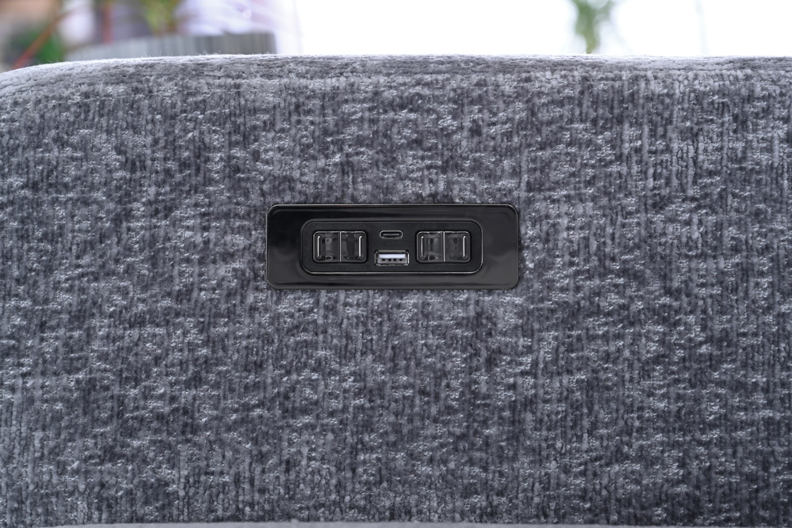 電動用スイッチと一体型のUSBポートAタイプCタイプ